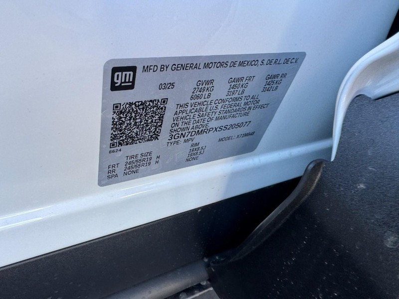 Chevrolet Equinox EV Vehicle Image 16