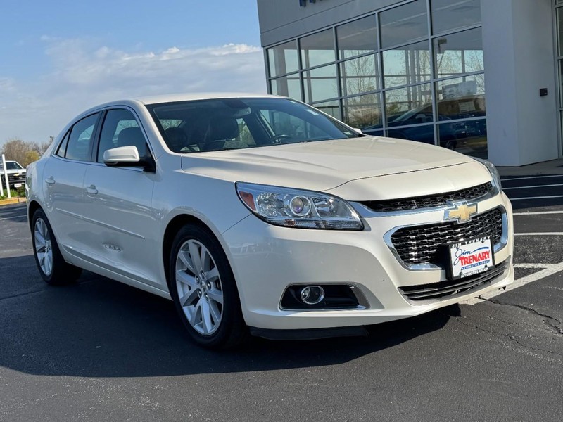 Chevrolet Malibu Vehicle Image 02