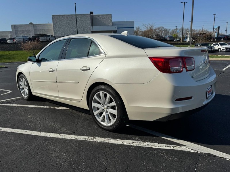 Chevrolet Malibu Vehicle Image 05