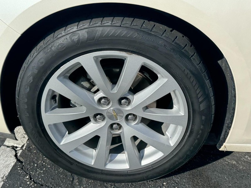 Chevrolet Malibu Vehicle Image 07