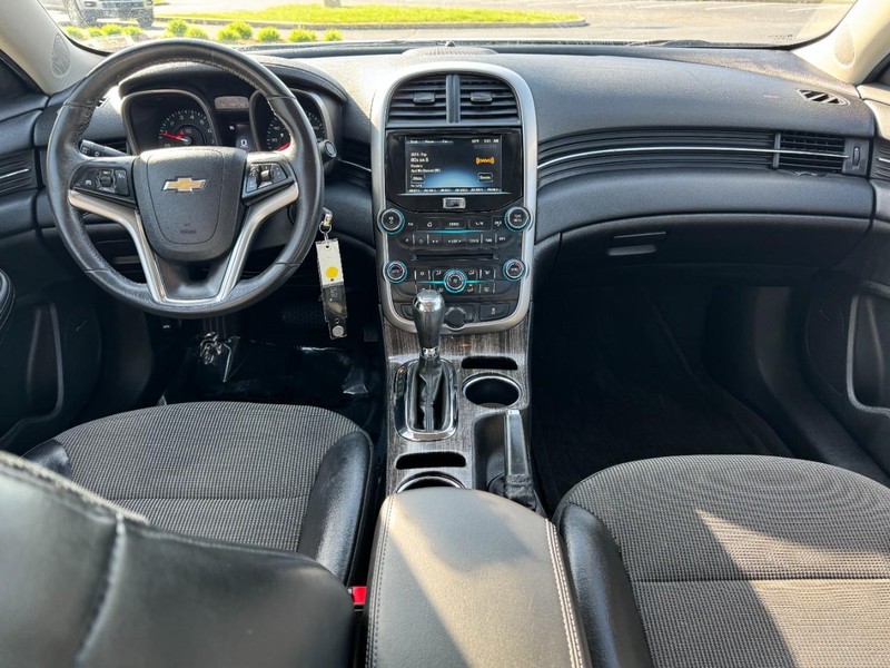 Chevrolet Malibu Vehicle Image 11