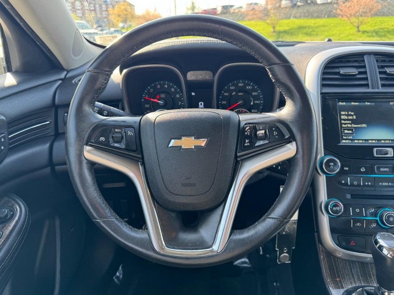 Chevrolet Malibu Vehicle Image 12