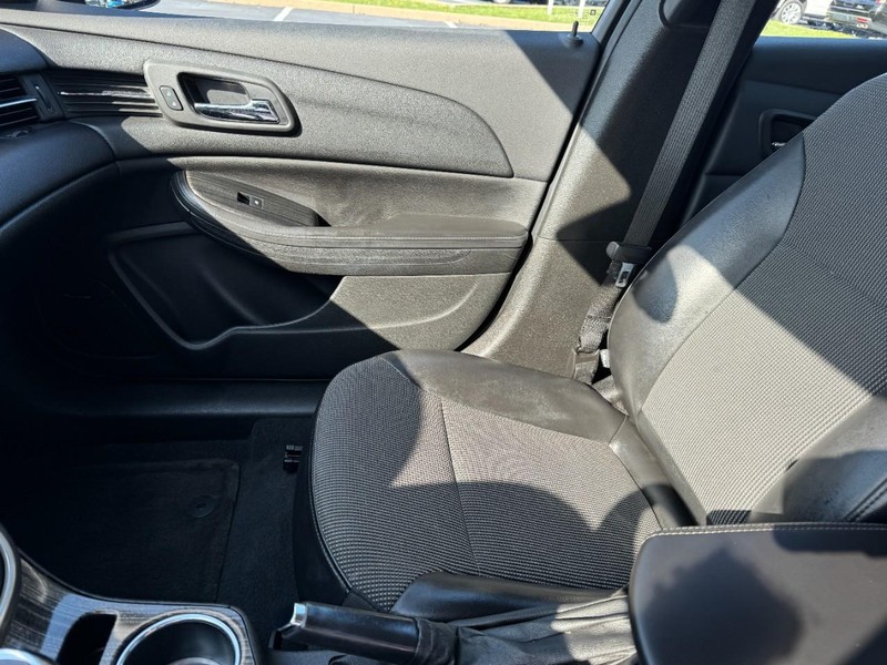 Chevrolet Malibu Vehicle Image 13
