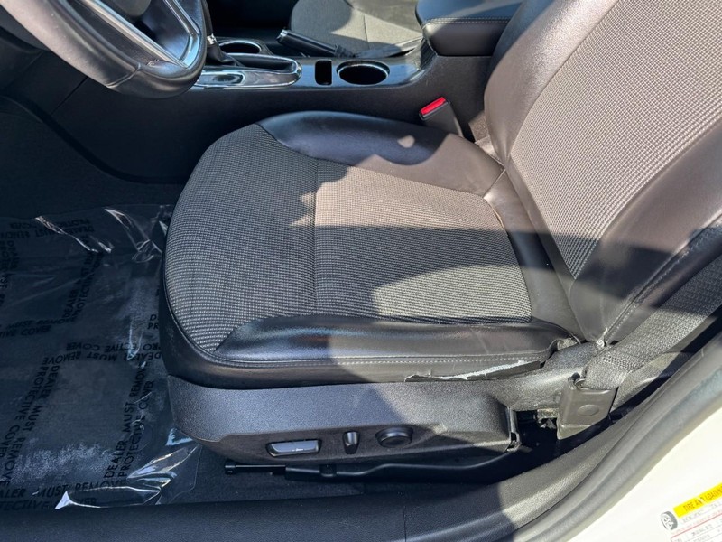 Chevrolet Malibu Vehicle Image 14