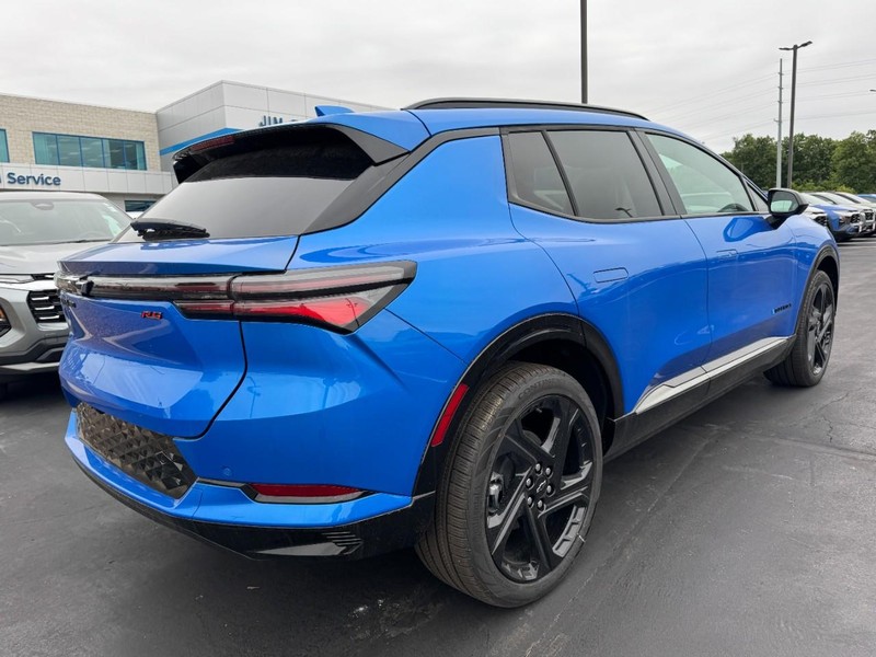 Chevrolet Equinox EV Vehicle Image 03