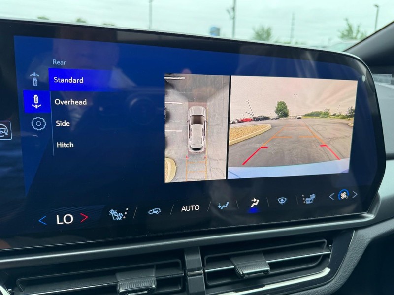 Chevrolet Equinox EV Vehicle Image 16
