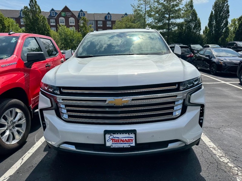 Chevrolet Suburban Vehicle Image 03