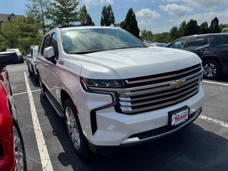 Chevrolet Suburban Vehicle Image 04