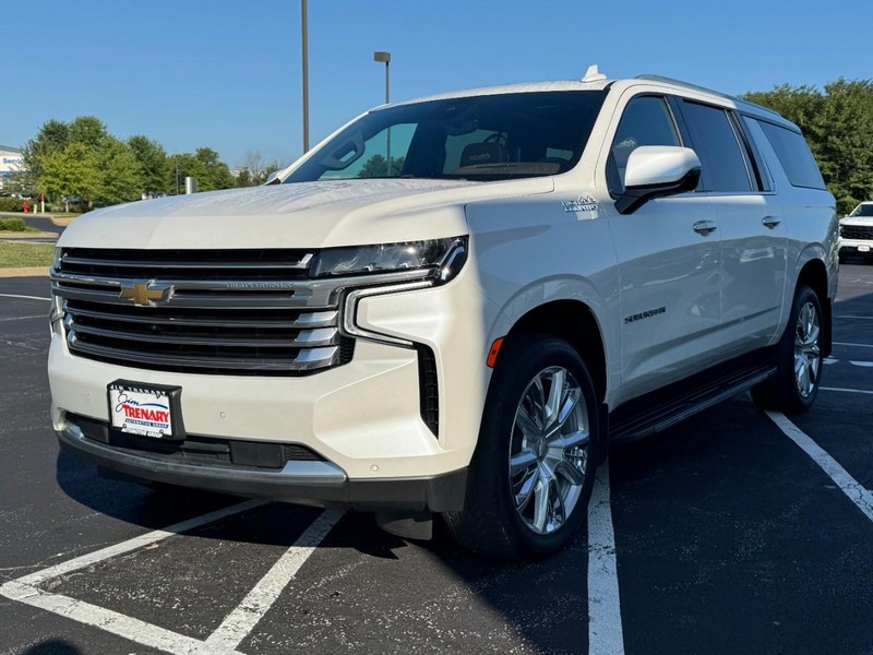 Chevrolet Suburban Vehicle Image 08