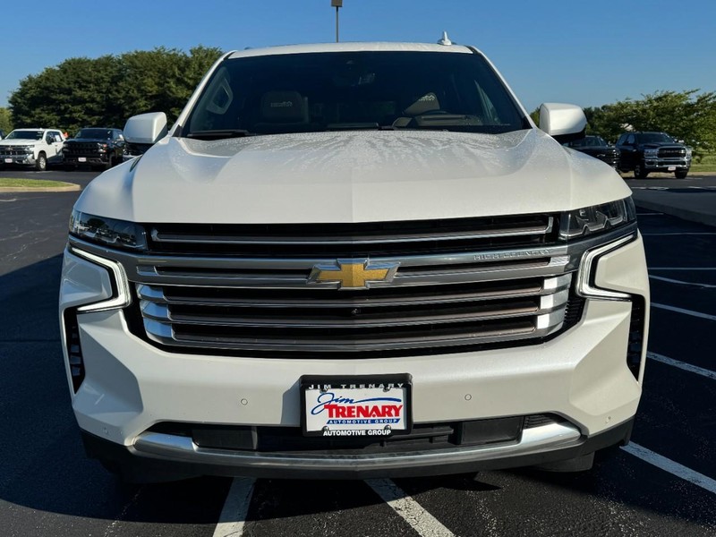 Chevrolet Suburban Vehicle Image 09