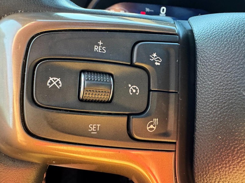 Chevrolet Suburban Vehicle Image 20