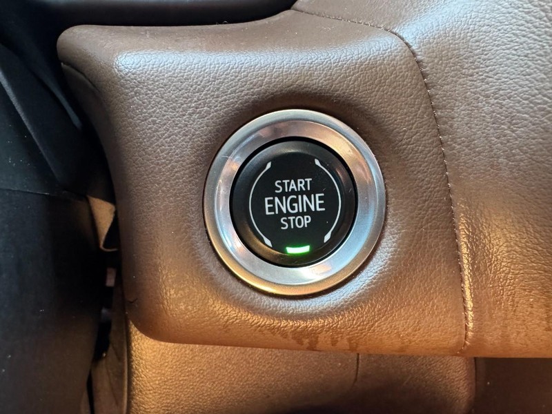 Chevrolet Suburban Vehicle Image 26