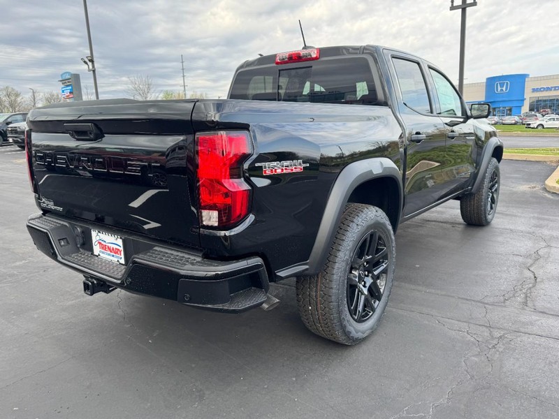 Chevrolet Colorado Vehicle Image 02