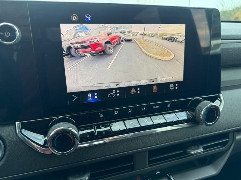 Chevrolet Colorado Vehicle Image 16
