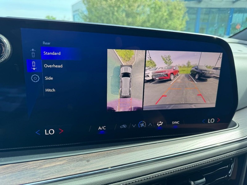 Chevrolet Tahoe Vehicle Image 18