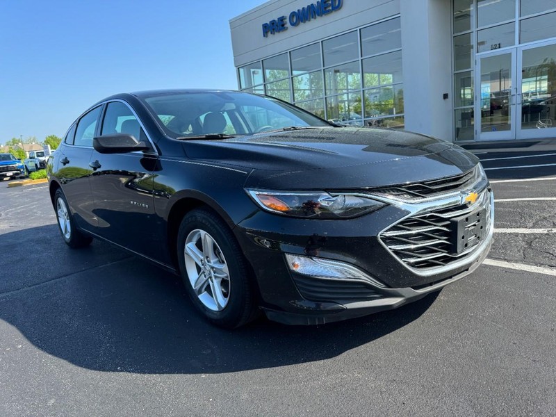 Chevrolet Malibu Vehicle Image 02