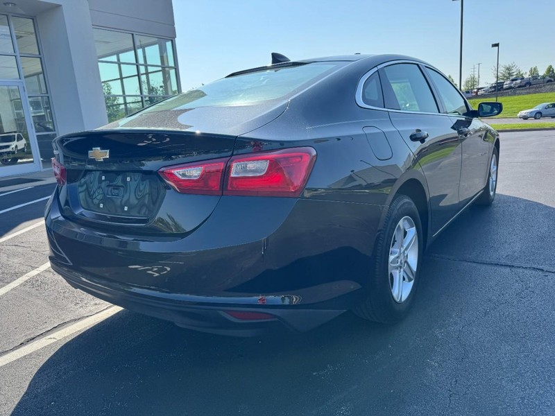Chevrolet Malibu Vehicle Image 03