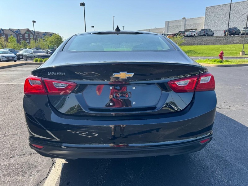 Chevrolet Malibu Vehicle Image 04