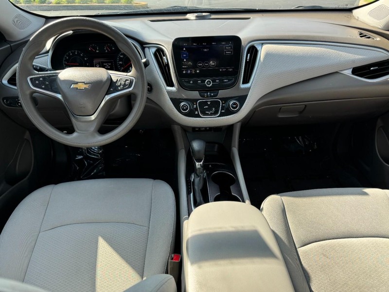 Chevrolet Malibu Vehicle Image 11