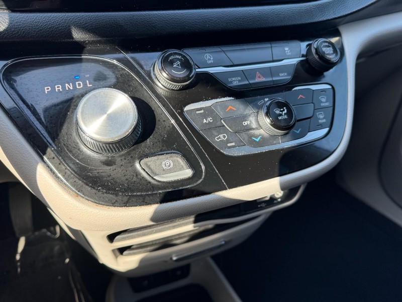 Chrysler Pacifica Vehicle Image 20