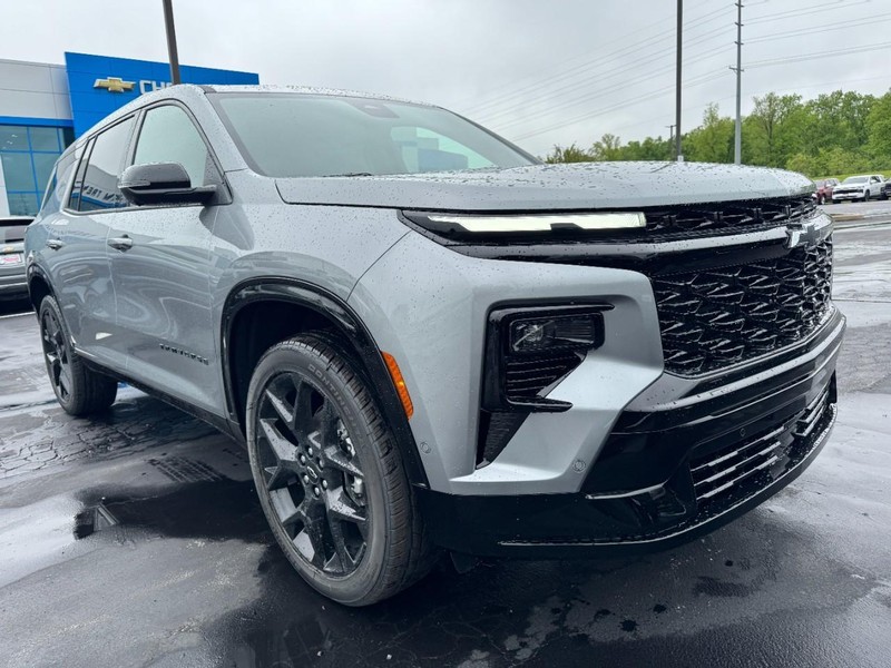 Chevrolet Traverse Vehicle Image 02