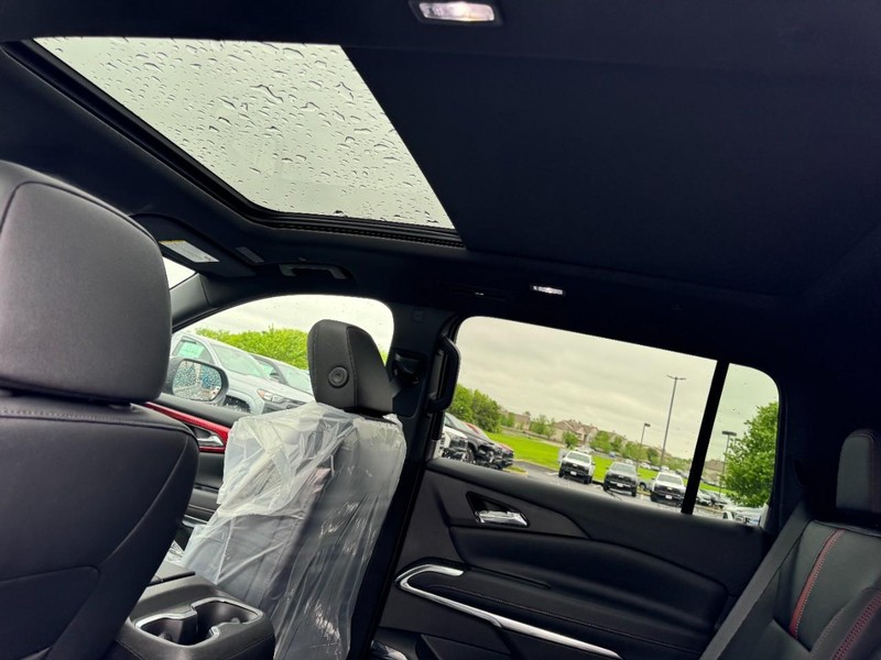 Chevrolet Traverse Vehicle Image 08