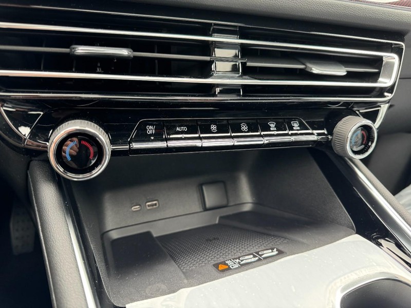 Chevrolet Traverse Vehicle Image 13