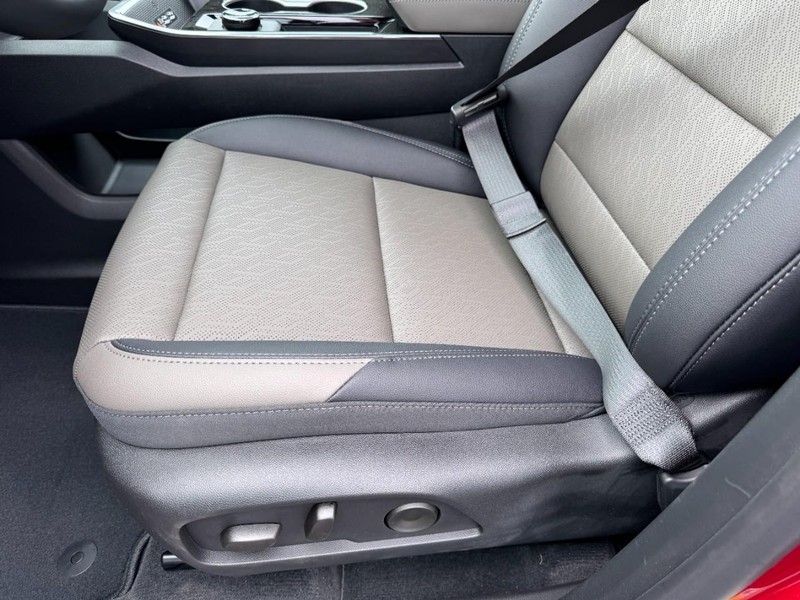 Chevrolet Equinox Vehicle Image 09