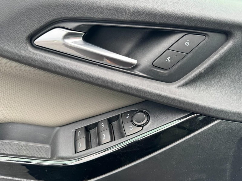 Chevrolet Equinox Vehicle Image 10
