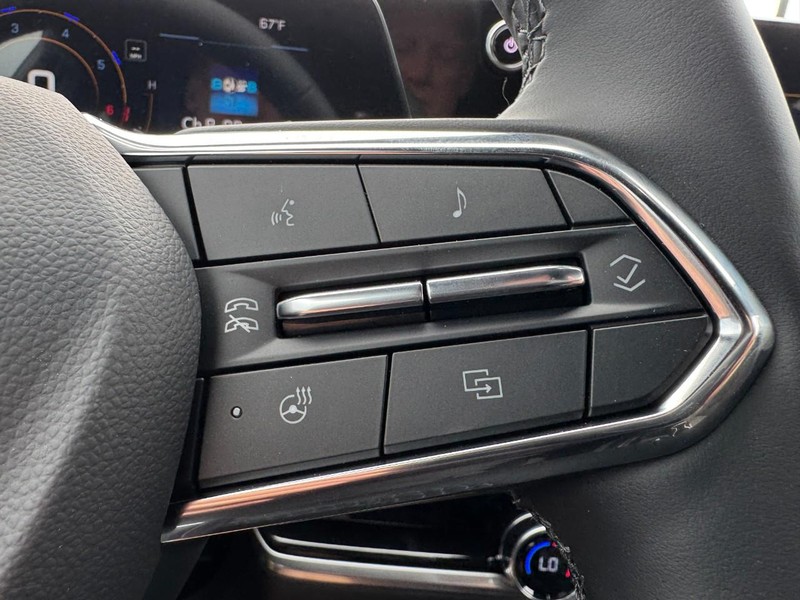 Chevrolet Equinox Vehicle Image 12