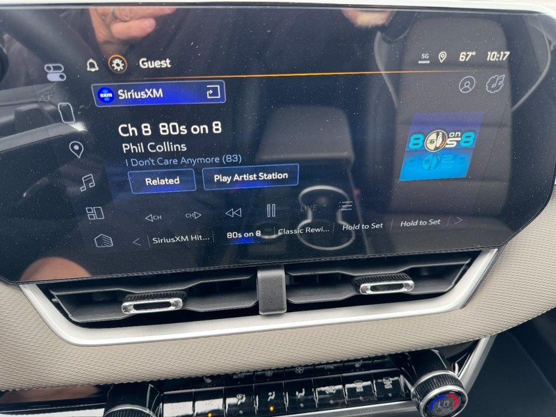 Chevrolet Equinox Vehicle Image 14
