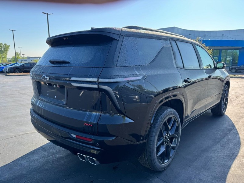 Chevrolet Traverse Vehicle Image 02