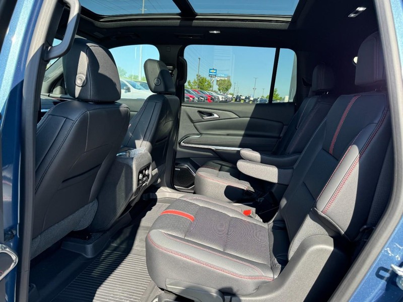 Chevrolet Traverse Vehicle Image 07
