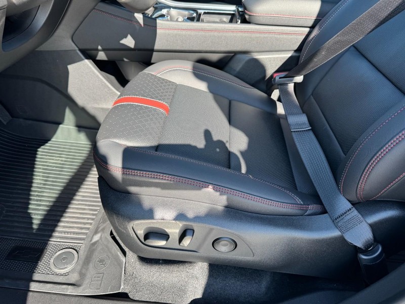 Chevrolet Traverse Vehicle Image 11