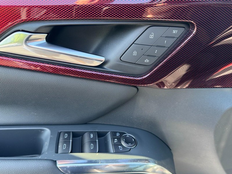 Chevrolet Traverse Vehicle Image 12