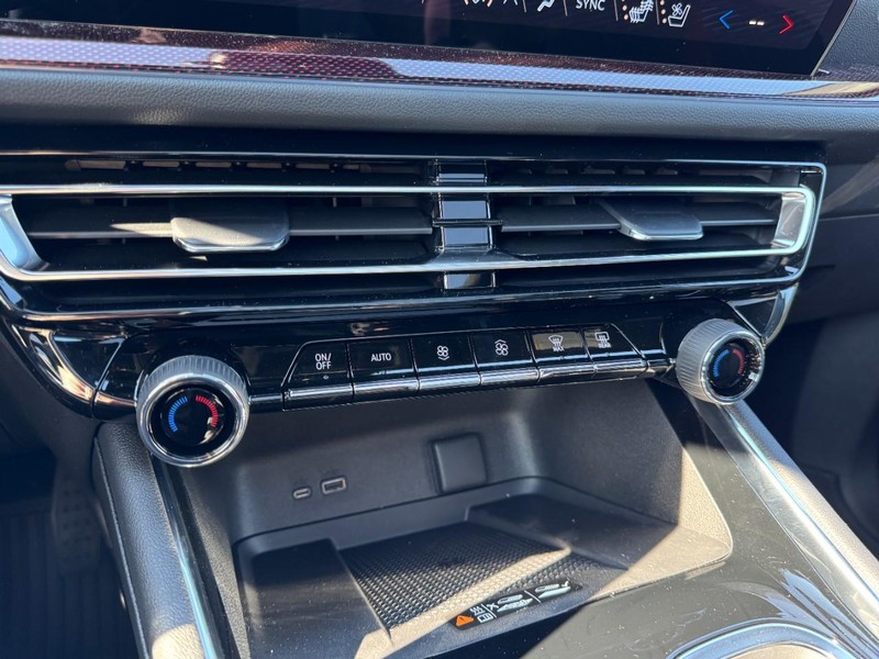 Chevrolet Traverse Vehicle Image 15