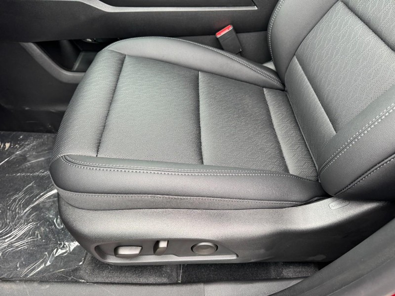 Chevrolet Equinox Vehicle Image 09