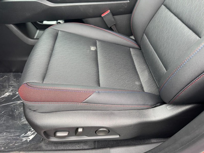 Chevrolet Equinox Vehicle Image 09