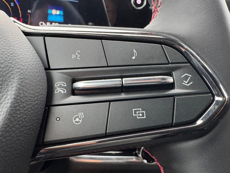 Chevrolet Equinox Vehicle Image 12