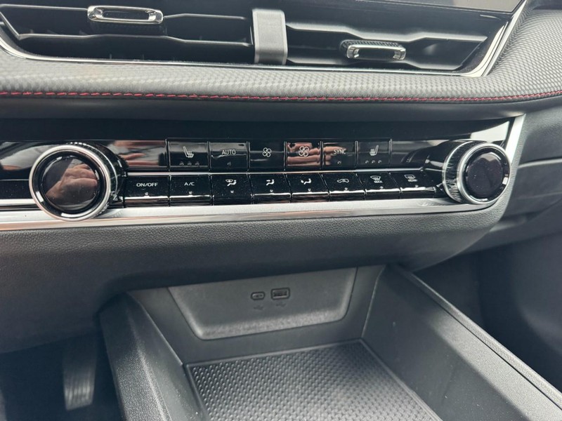 Chevrolet Equinox Vehicle Image 13