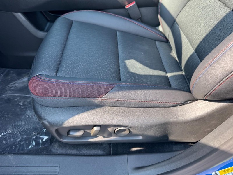 Chevrolet Equinox Vehicle Image 09
