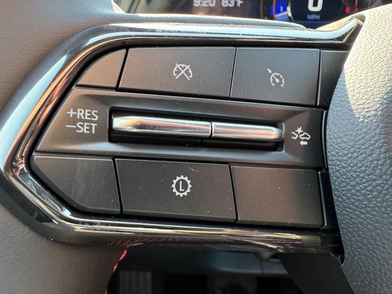Chevrolet Equinox Vehicle Image 11