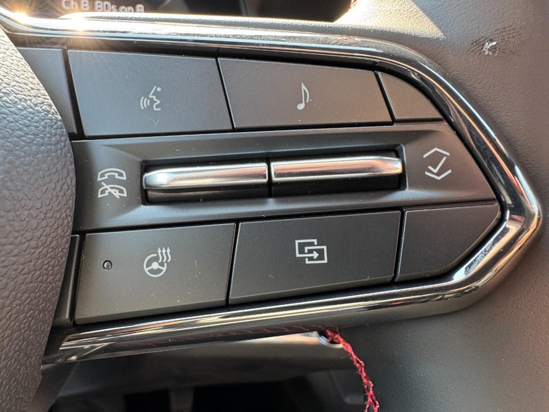 Chevrolet Equinox Vehicle Image 12