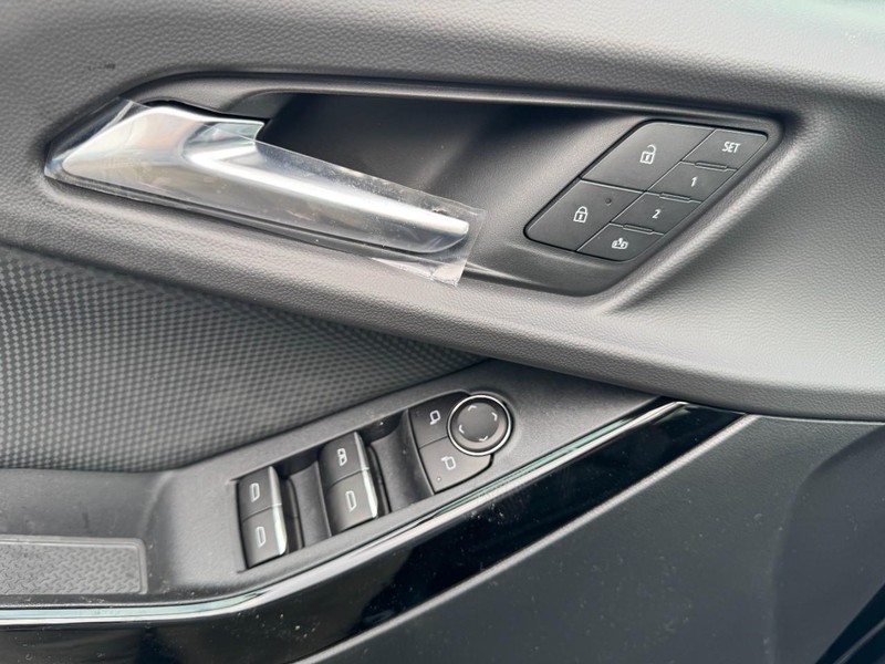Chevrolet Equinox Vehicle Image 11