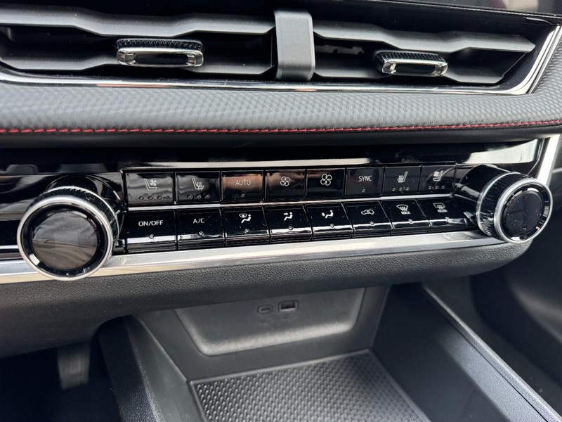 Chevrolet Equinox Vehicle Image 14