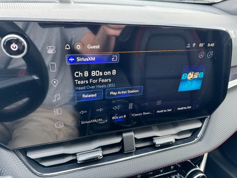 Chevrolet Equinox Vehicle Image 15
