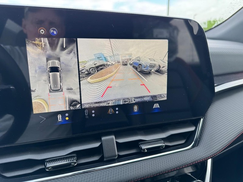 Chevrolet Equinox Vehicle Image 17