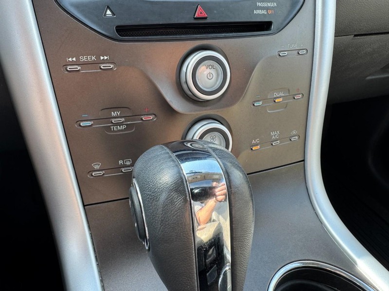 Ford Edge Vehicle Image 19