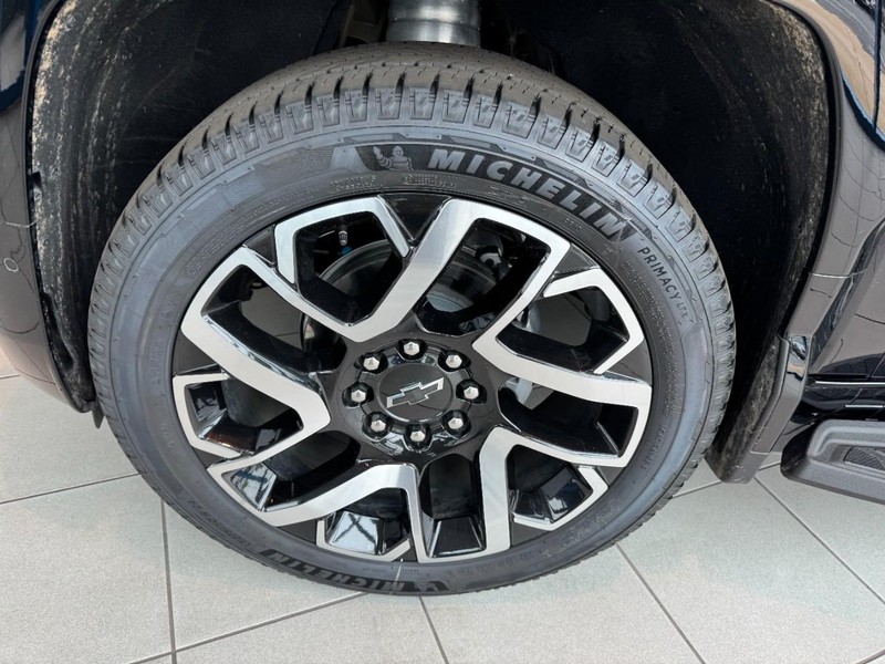 Chevrolet Silverado EV Vehicle Image 04