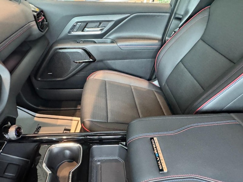Chevrolet Silverado EV Vehicle Image 10